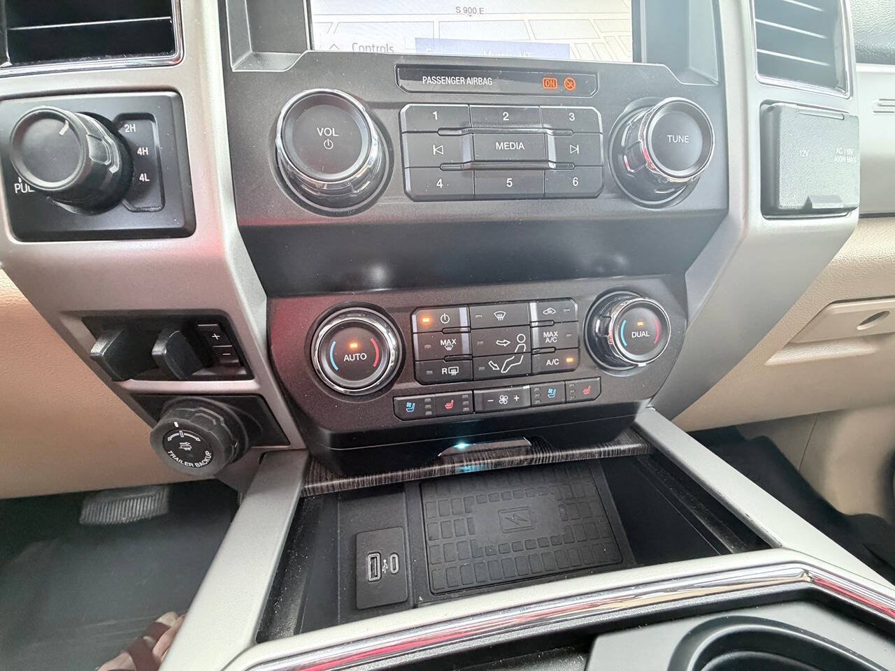 Used 2020 Ford F350 Lariat w/ Lariat Ultimate Package AWD/4WD image 21