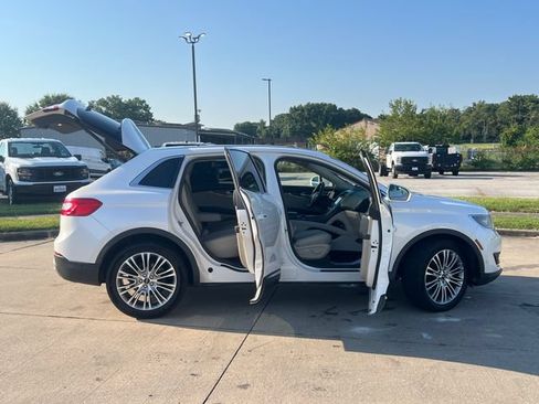 Used 2017 Lincoln MKX Reserve FWD image 13