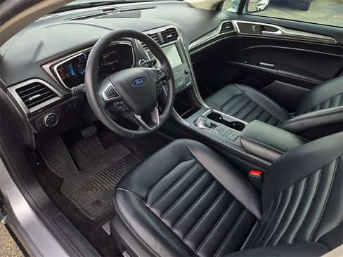 Used 2020 Ford Fusion SEL image 9