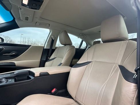 Used 2019 Lexus ES 350 Ultra Luxury w/ Accessory Package 2 image 6