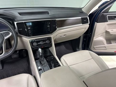 Used 2023 Volkswagen Atlas SE w/ Panoramic Sunroof Package FWD image 12