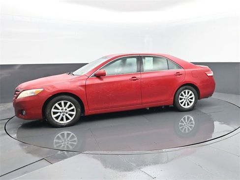 Used 2010 Toyota Camry XLE image 5