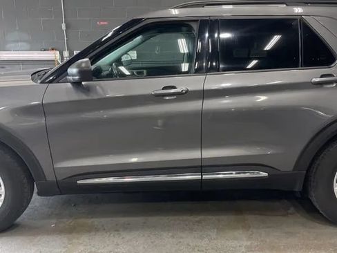 Used 2021 Ford Explorer XLT w/ Equipment Group 202A AWD/4WD image 3