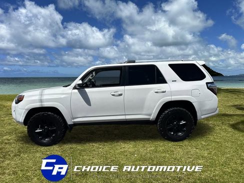 Used 2018 Toyota 4Runner SR5 image 3
