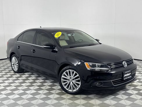 Used 2013 Volkswagen Jetta SEL image 2
