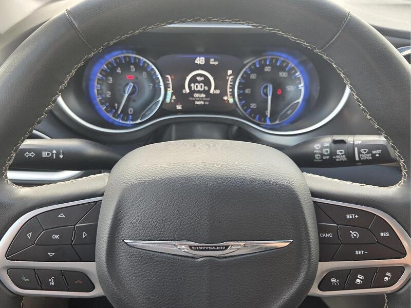 Certified 2023 Chrysler Pacifica Touring-L FWD image 32