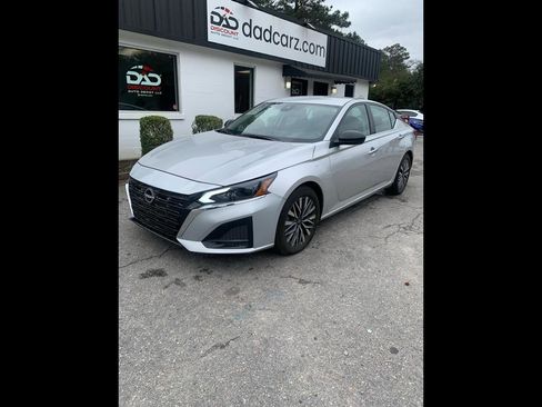 Used 2024 Nissan Altima 2.5 SV image 1