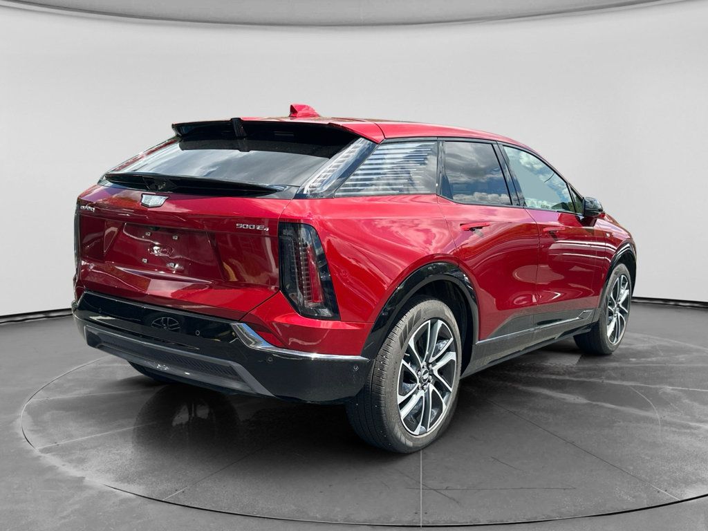 Used 2025 Cadillac Optiq Sport 2 w/ LPO, Floor Liner Package AWD/4WD image 4
