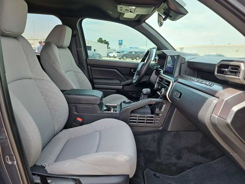 Used 2025 Toyota Tacoma SR5 AWD/4WD image 18