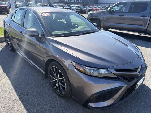 Used 2023 Toyota Camry SE FWD image 2