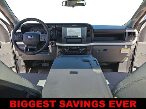 New 2025 Ford F550 4x4 Regular Cab Super Duty image 9
