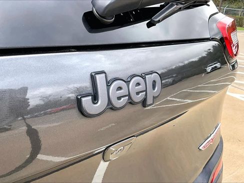 Used 2017 Jeep Cherokee Trailhawk w/ Comfort/Convenience Group image 28