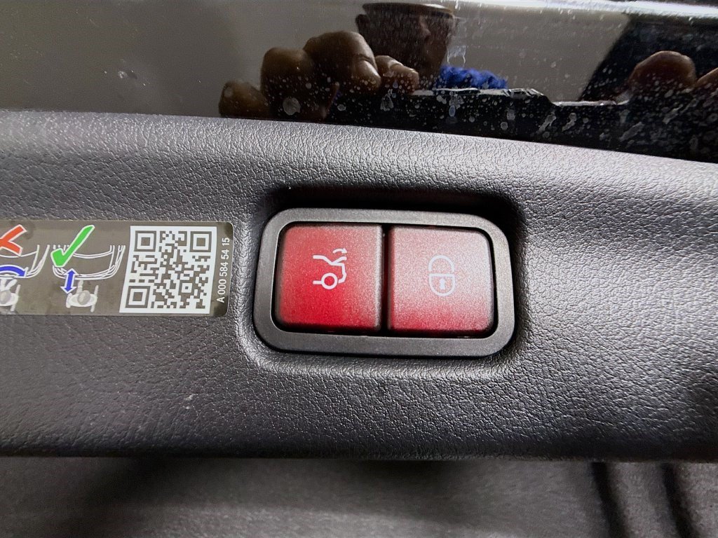 Used 2026 Mercedes-Benz C 300 Sedan image 39