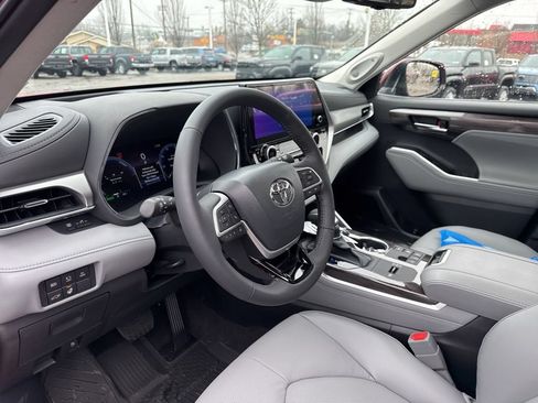 Used 2026 Toyota Highlander Platinum AWD/4WD image 20