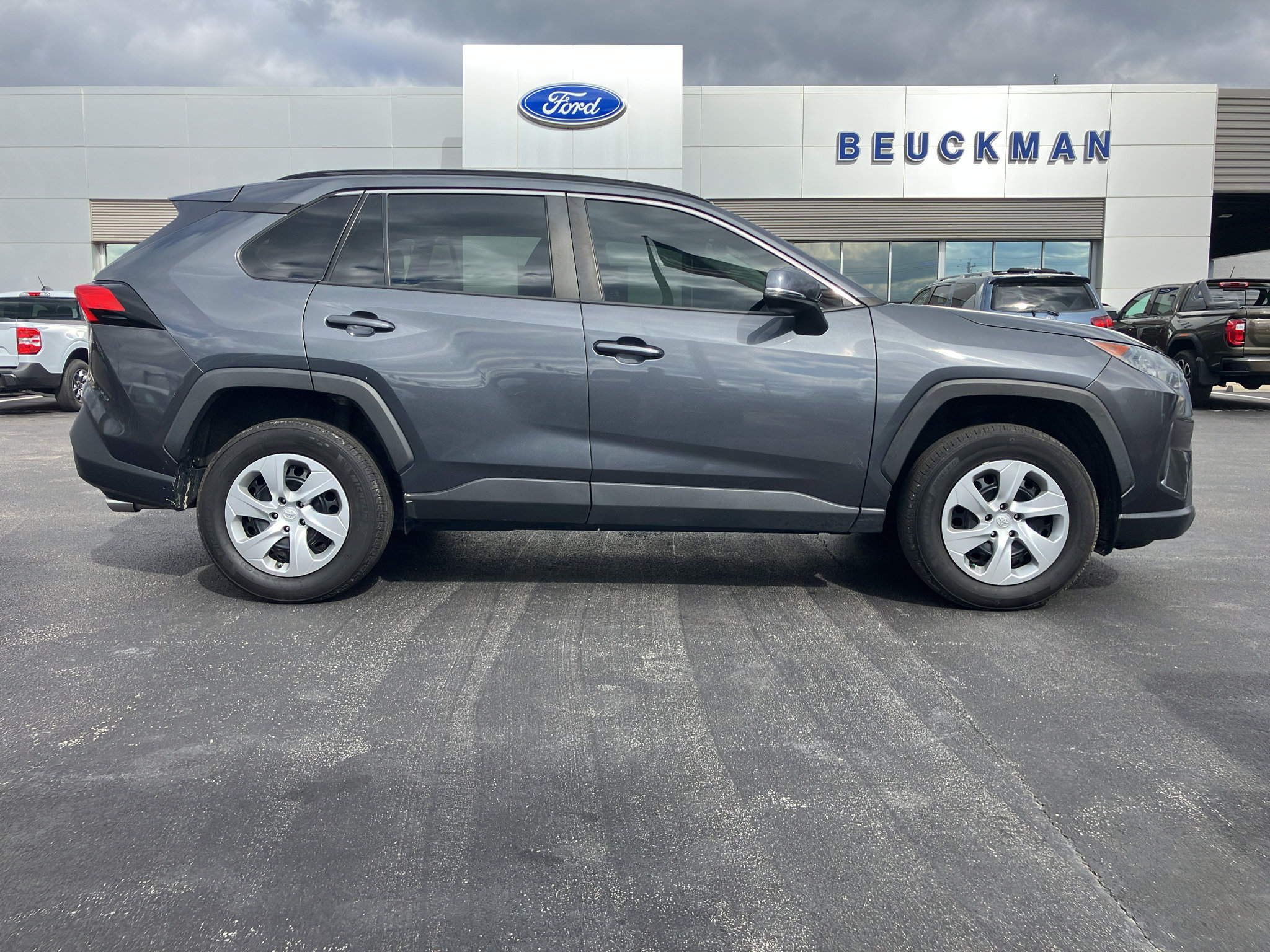 Used 2021 Toyota RAV4 LE AWD/4WD image 7