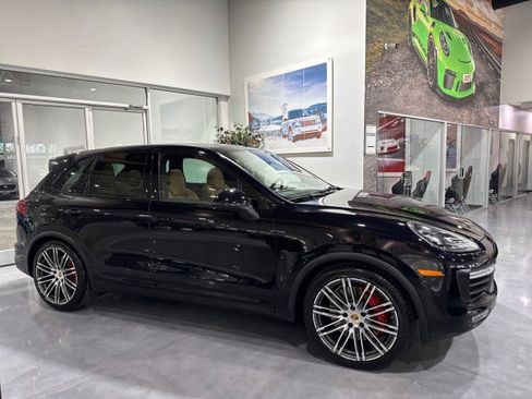 Used 2015 Porsche Cayenne Turbo image 5