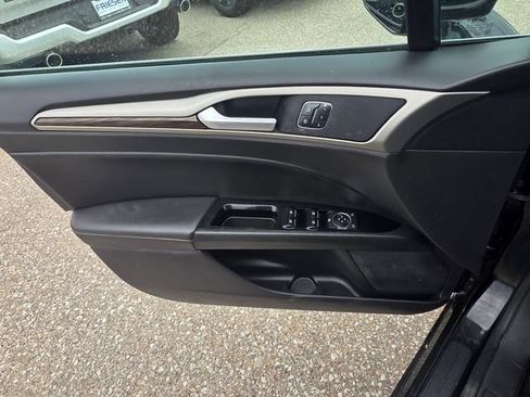 Used 2016 Ford Fusion SE w/ Equipment Group 202A FWD image 15