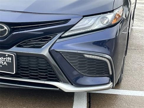 Used 2022 Toyota Camry XSE image 9