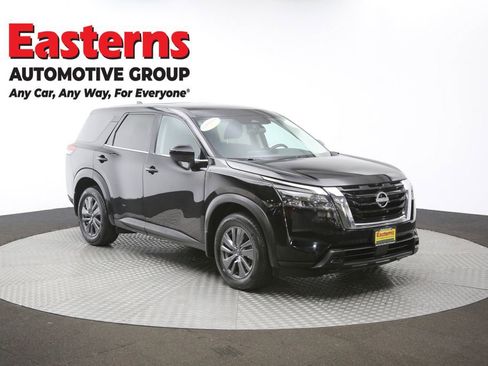 Used 2024 Nissan Pathfinder S image 49