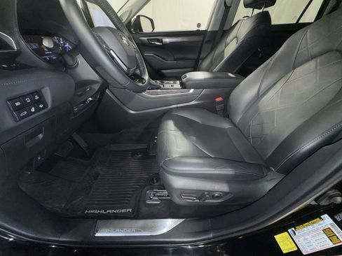 Used 2021 Toyota Highlander Platinum image 18