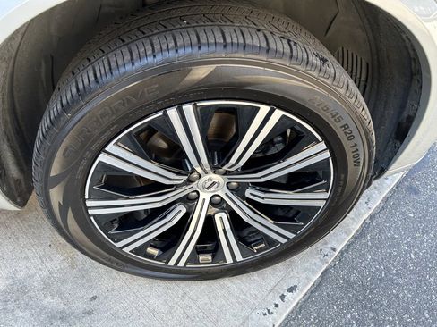 Certified 2025 Volvo XC90 B5 Core image 7