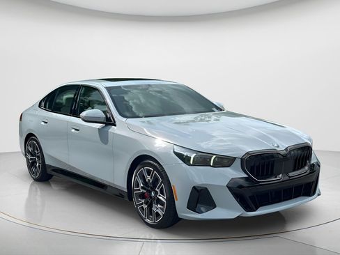 New 2027 BMW 530i RWD image 3