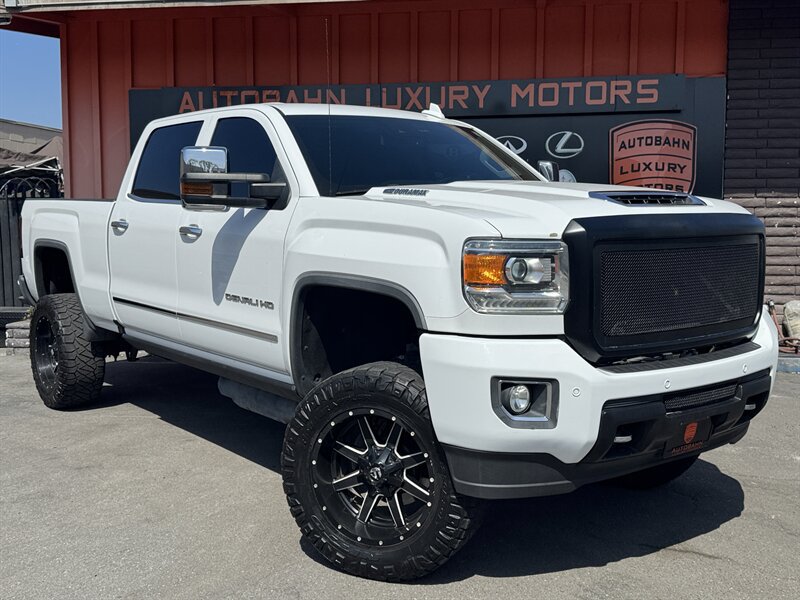 Used 2019 GMC Sierra 2500 Denali w/ Duramax Plus Package AWD/4WD image 1