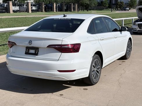 Used 2021 Volkswagen Jetta SE FWD image 4