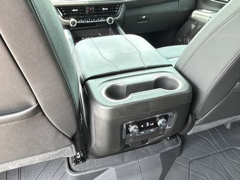 Used 2025 Chevrolet Suburban Z71 w/ Comfort Package AWD/4WD image 21