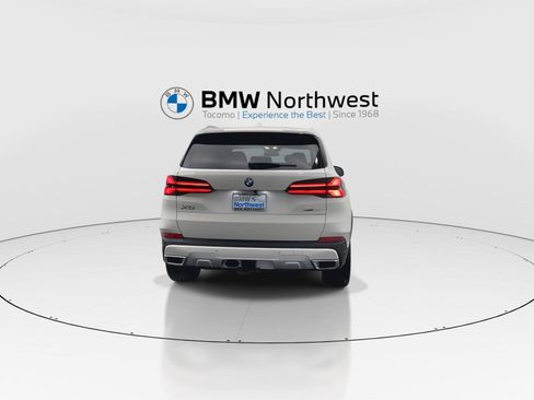 New 2026 BMW X5 xDrive40i w/ Climate Comfort Package AWD/4WD image 2