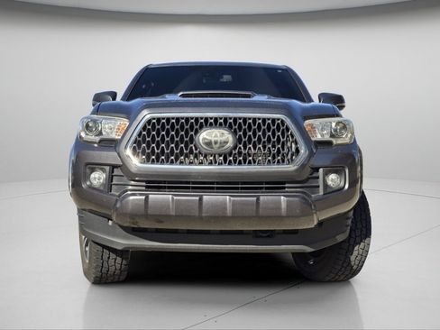 Used 2018 Toyota Tacoma TRD Sport w/ Technology Package AWD/4WD image 3