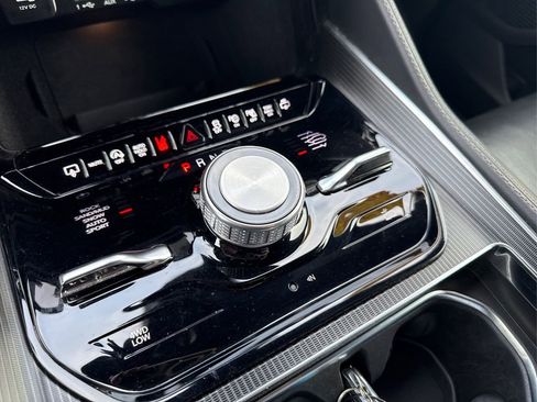 Used 2024 Jeep Grand Wagoneer Series II w/ Quick Order Packagew 28T image 32