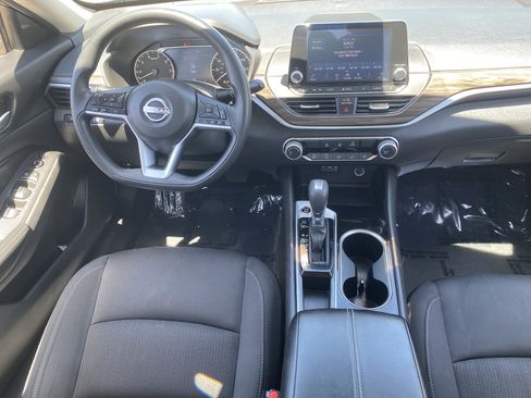 Used 2024 Nissan Altima 2.5 SV FWD image 13