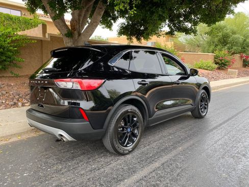 Used 2022 Ford Escape SE w/ Convenience Package FWD image 9