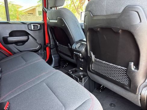 Used 2025 Jeep Wrangler Unlimited Rubicon AWD/4WD image 13