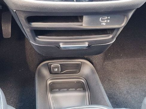 New 2026 Chrysler Pacifica Select image 15
