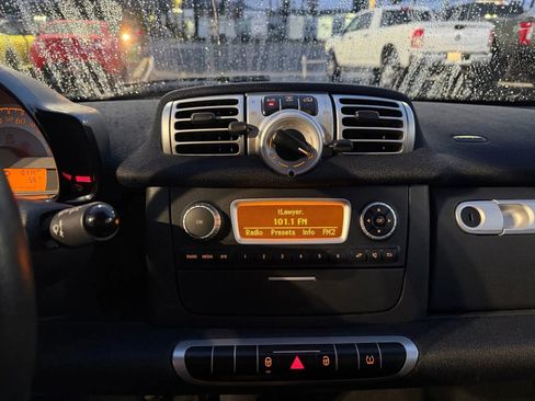 Used 2011 smart fortwo pure image 11