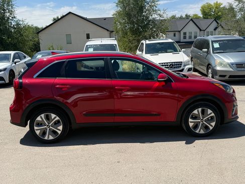 Used 2020 Kia Niro EX Premium FWD image 6