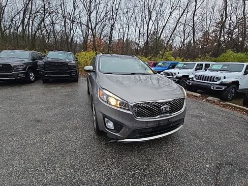 Used 2018 Kia Sorento SX image 11