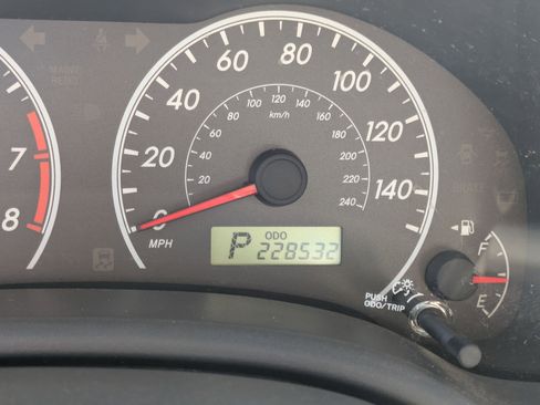 Used 2013 Toyota Corolla LE image 16