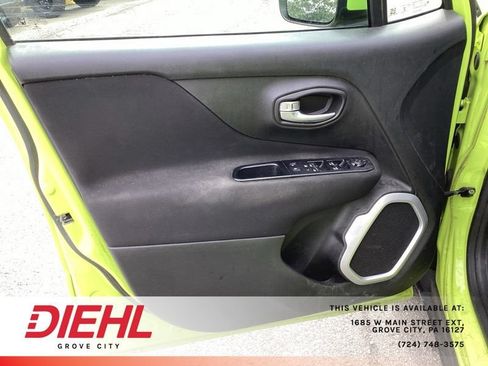 Used 2018 Jeep Renegade Latitude AWD/4WD image 14