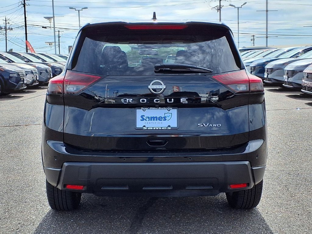 Used 2024 Nissan Rogue SV AWD/4WD image 7