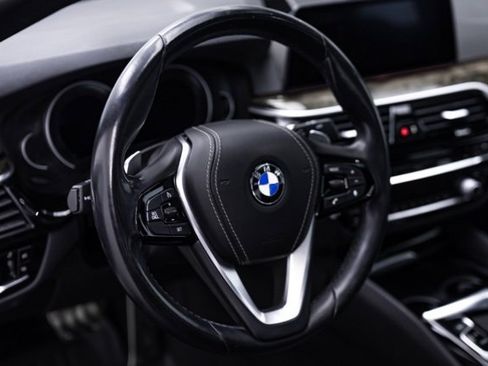 Used 2019 BMW 530i xDrive image 12