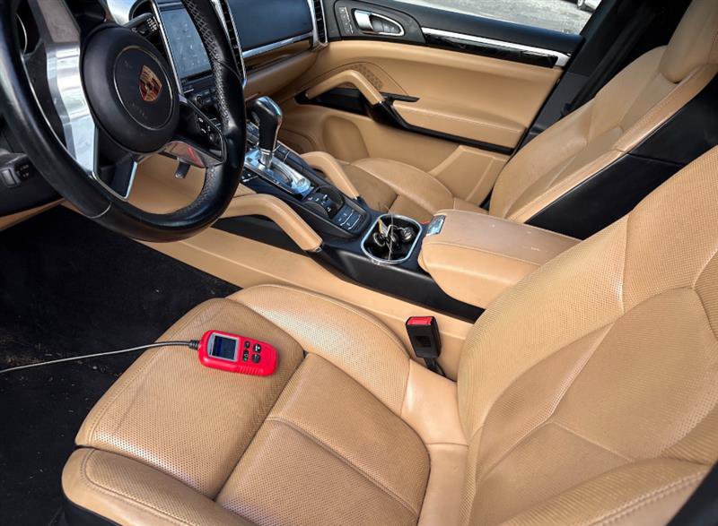 Used 2018 Porsche Cayenne Platinum Edition AWD/4WD image 5