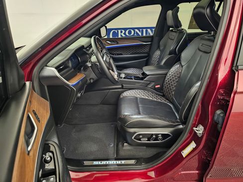 Used 2022 Jeep Grand Cherokee Summit w/ Luxury Tech Group V image 12