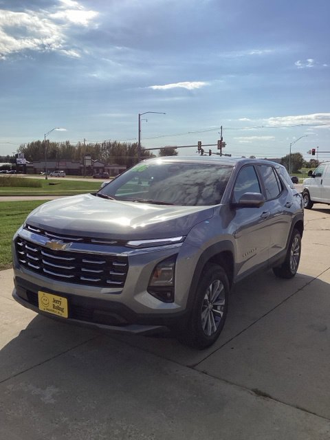 Used 2026 Chevrolet Equinox LT w/ Convenience Package II AWD/4WD image 1