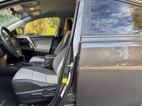 Used 2014 Toyota RAV4 LE image 9