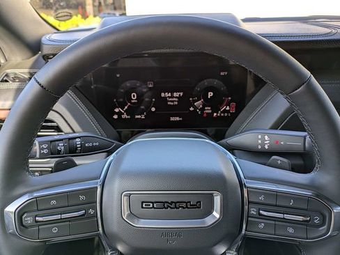 Used 2025 GMC Yukon XL Denali AWD/4WD image 29