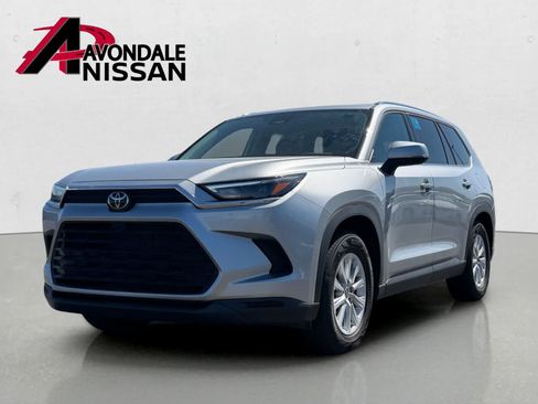 Used 2024 Toyota Grand Highlander AWD image 2