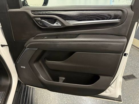 Used 2021 GMC Yukon Denali w/ Denali Premium Package image 8
